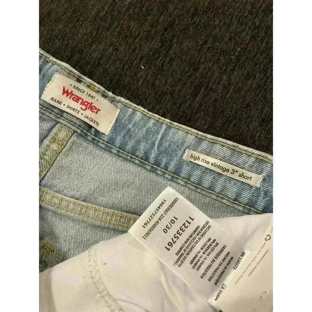Wrangler Jean Shorts Women’s 10 30 High Rise Vintage 3” Light Wash Mom Cut Off - Picture 5 of 8